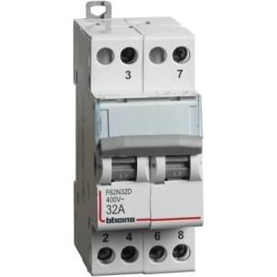 Commutatore a comando manuale 230V - 32A - 2 posizioni, 2 contatti in scambio