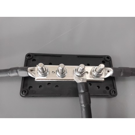 Sbarra di distribuzione 300A - 4xM8 colore nero