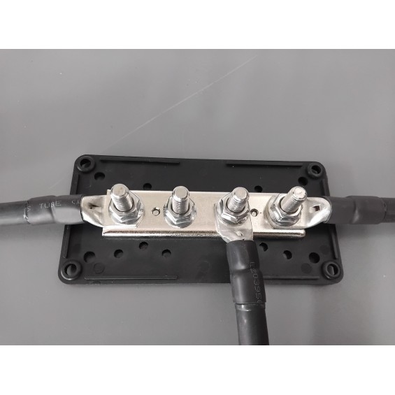 Sbarra di distribuzione 300A - 4xM8 colore nero