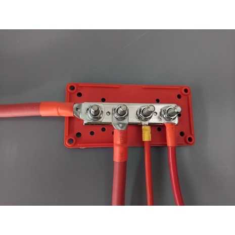 Sbarra di distribuzione 300A - 4xM8 colore rosso